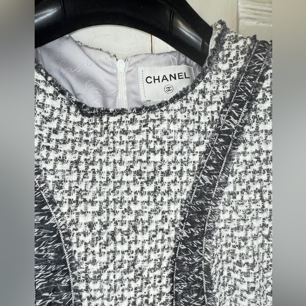 Chanel tweed dress - Picture 4 of 15